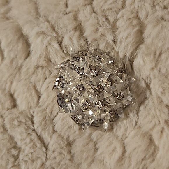 #0114 Sparkly crystal cluster brooch - glass? With rhinestones - Picture 1 of 3